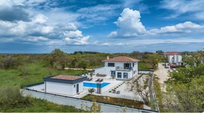 PULA - KRNICA, luxusná dvojposchodová vila na pozemku 754 m2 s bazénom - 6