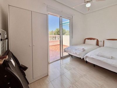 Apartmán 3+1 s bazénom Torrevieja-Los Altos, Španielsko - 8