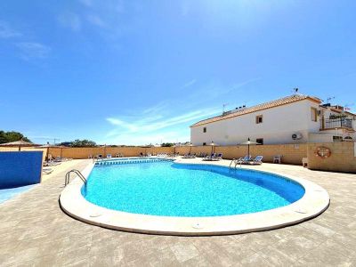 Apartmán 3+1 s terasou a bazénom Torrevieja-El Chaparral, Španielsko - 1