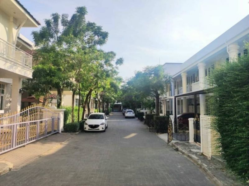 Pekný poschodový dom v Thajsku-Pattaya -1,5 km od pobrežia - 2