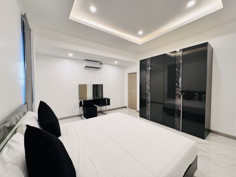 Moderná 5 izbová vila s bazénom v Thajsku-Pattaya - 15