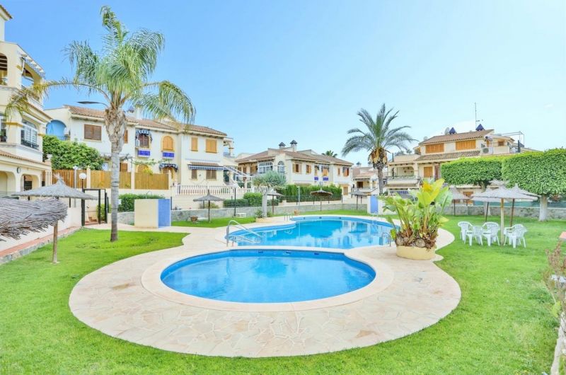 Radový dom 4+kk s terasou, Torrevieja-La Mata, Španielsko - 2