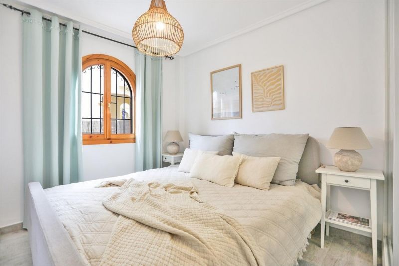 Radový dom 4+kk s terasou, Torrevieja-La Mata, Španielsko - 10