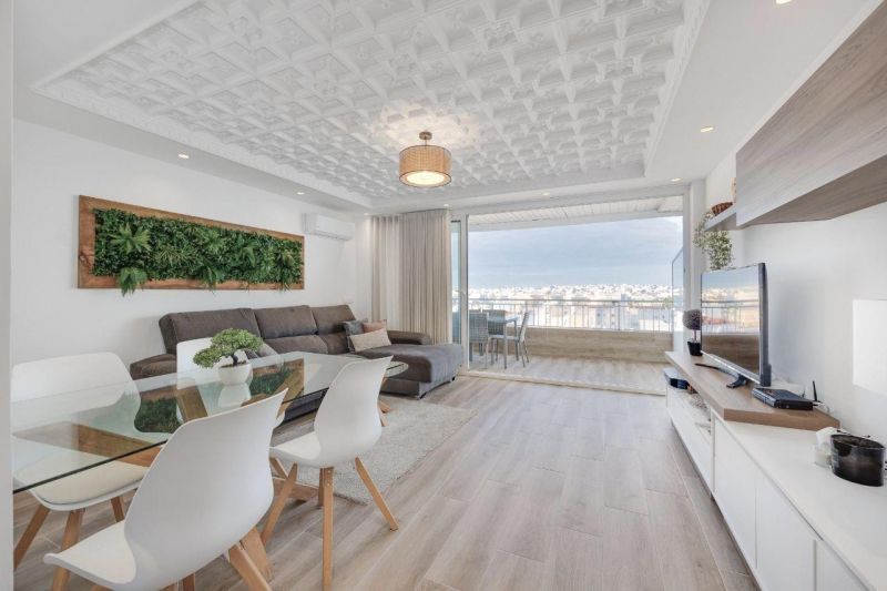 Apartmán 4+kk s balkónom a bazénom Torrevieja-Playa del Acequion, Španielsko - 2