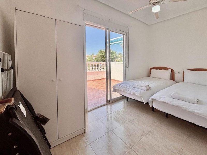 Apartmán 3+1 s bazénom Torrevieja-Los Altos, Španielsko - 8
