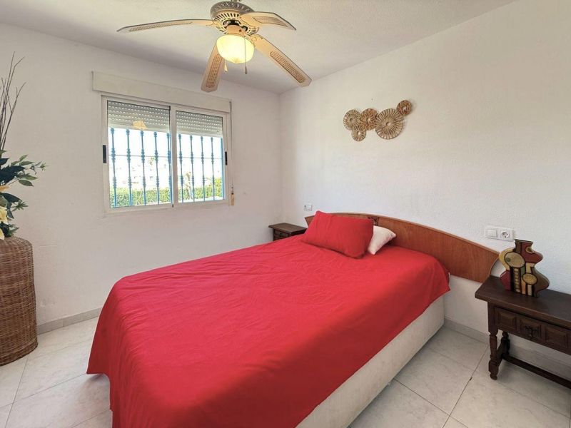 Apartmán 3+1 s terasou a bazénom Torrevieja-El Chaparral, Španielsko - 9