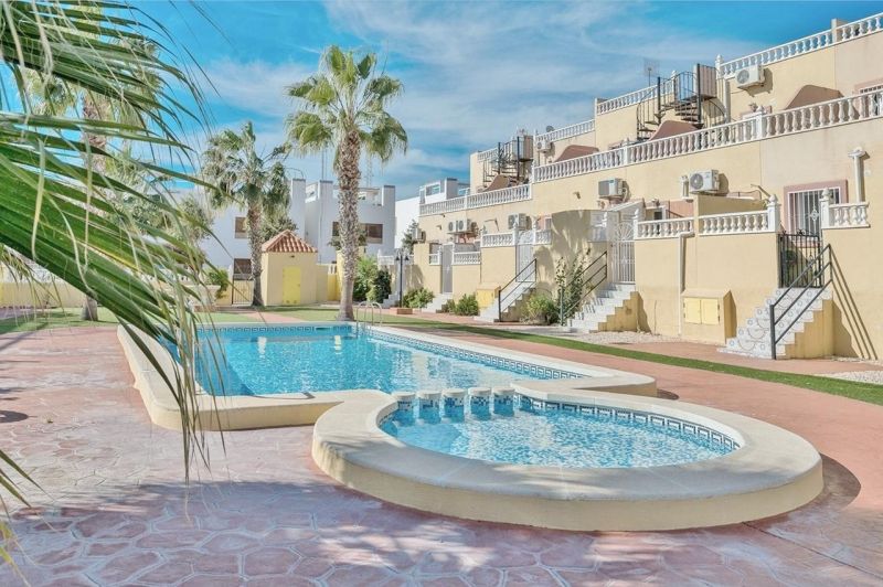 Dom 3+kk s terasou a bazénom Orihuela Costa-La Zenia, Španielsko - 1