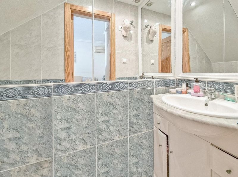 Dom 3+kk s terasou a bazénom Orihuela Costa-La Zenia, Španielsko - 8