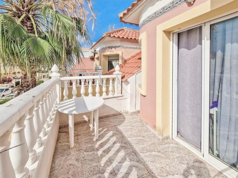 Dom 3+kk s terasou a bazénom Orihuela Costa-La Zenia, Španielsko - 11