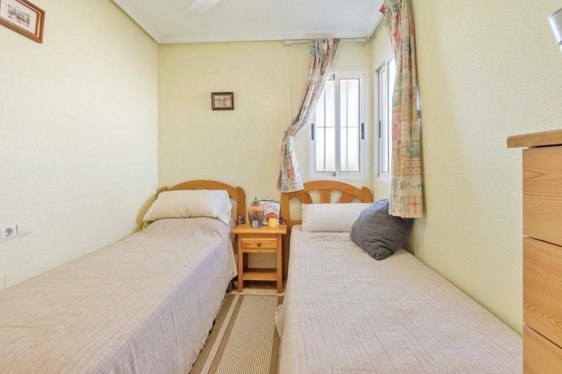 Apartmán 3+kk s balkónom a bazénom Torrevieja-Španielsko - 10