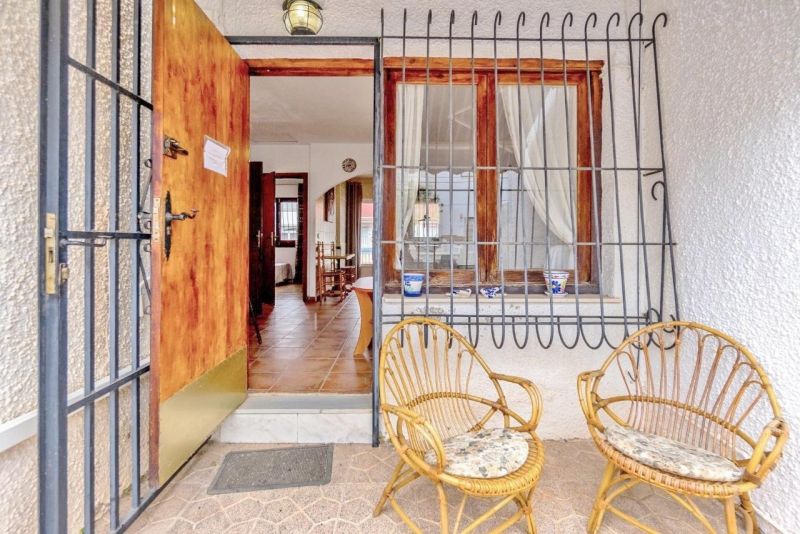 Dom 3+kk s terasou a bezénom Torrevieja-La Mata, Španielsko - 10