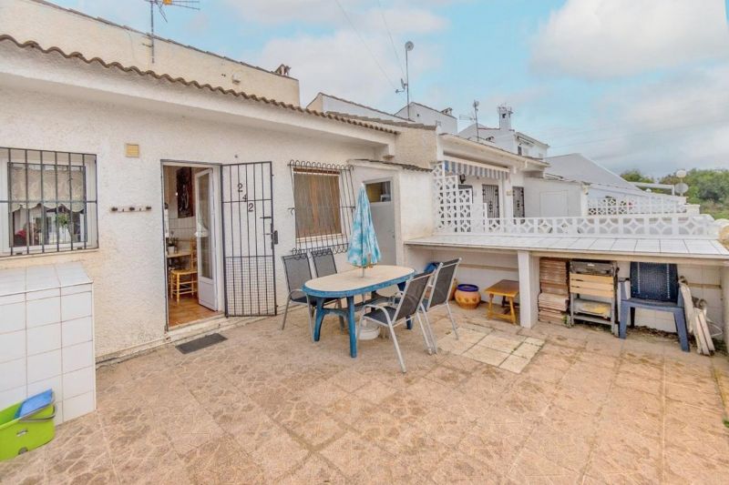 Dom 3+kk s terasou a bezénom Torrevieja-La Mata, Španielsko - 15