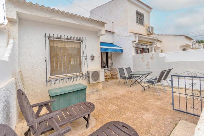 Dom 3+kk s terasou a bezénom Torrevieja-La Mata, Španielsko - 21