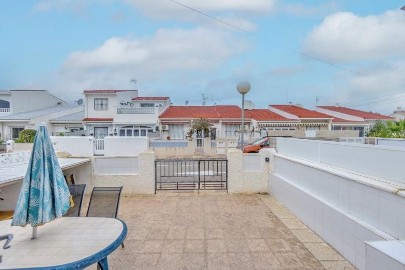 Dom 3+kk s terasou a bezénom Torrevieja-La Mata, Španielsko - 22