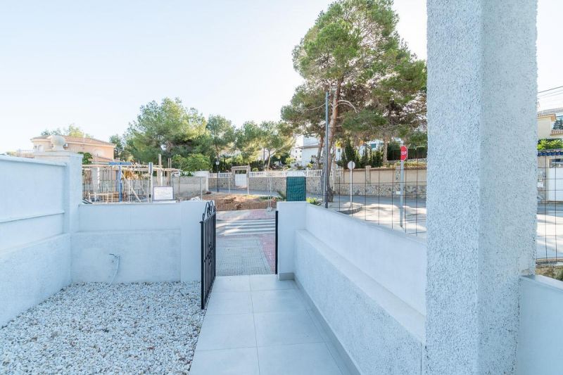 Dom 3+kk s terasou Orihuela-Villamartin, Španielsko - 17