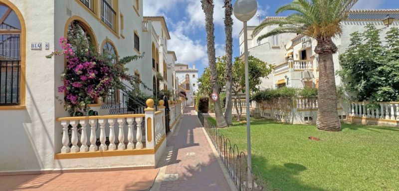 Dom 4+kk s bazénom a terasou Torrevieja-La Mata, Španielsko - 18