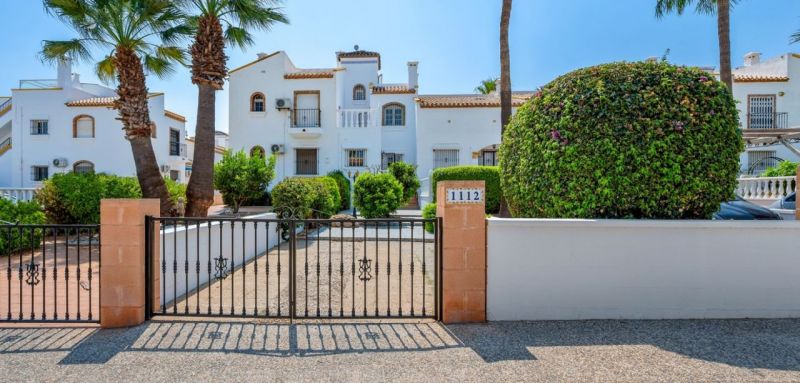 Radový dom 3+kk s bazénom Orihuela Costa, Španielsko - 7