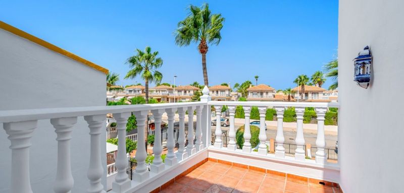 Radový dom 3+kk s bazénom Orihuela Costa, Španielsko - 11