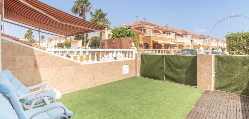 Radový dom 3+kk s bazénom Orihuela Costa, Španielsko - 15