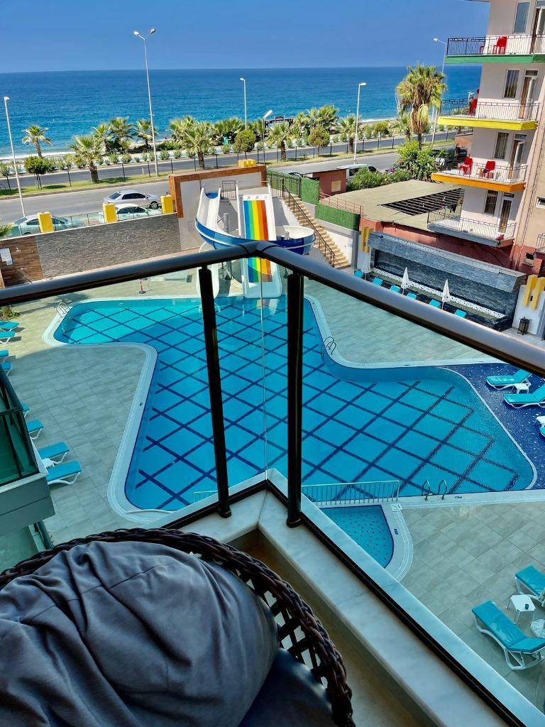 Zariadený apartmán v prvej línii pri mori Alanya Mahmutlar APM - 11