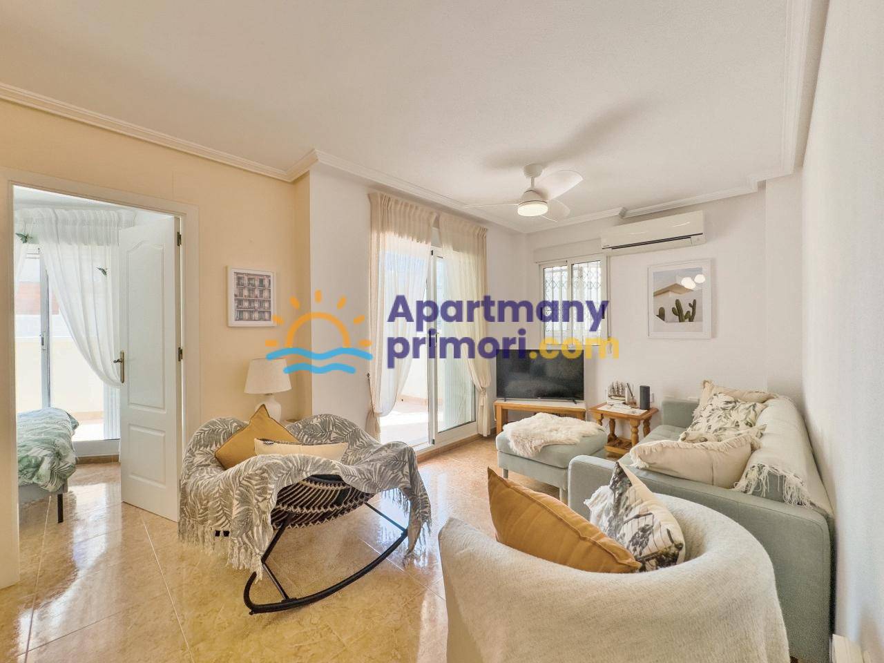 Apartmán 4+kk s bazénom a terasou Torrevieja-La Mata, Španielsko