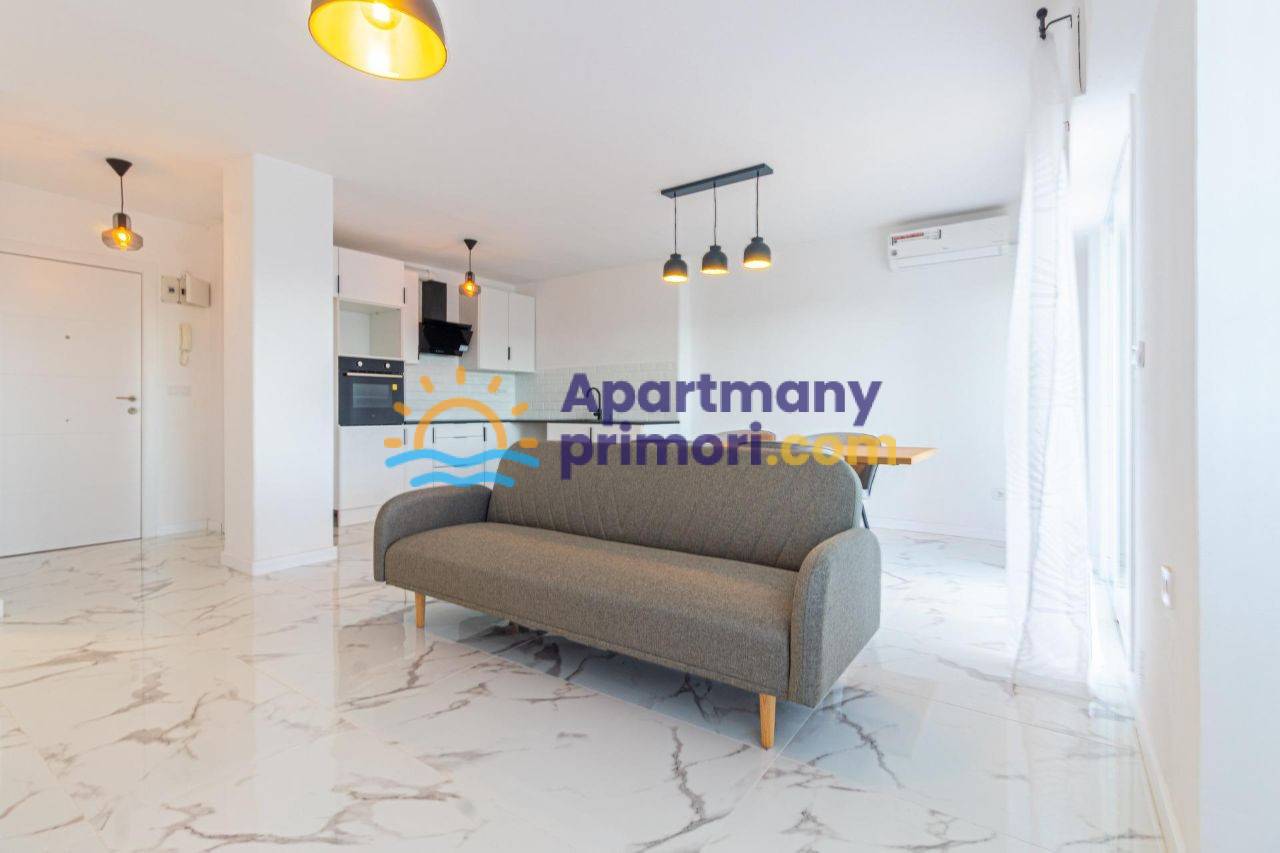 Apartmán 3+kk s balkónom a bazénom Torrevieja-Punta Prima, Španielsko