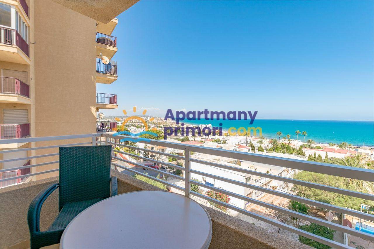 Apartmán 4+kk s balkónom a bazénom Torrevieja-La Mata, Španielsko