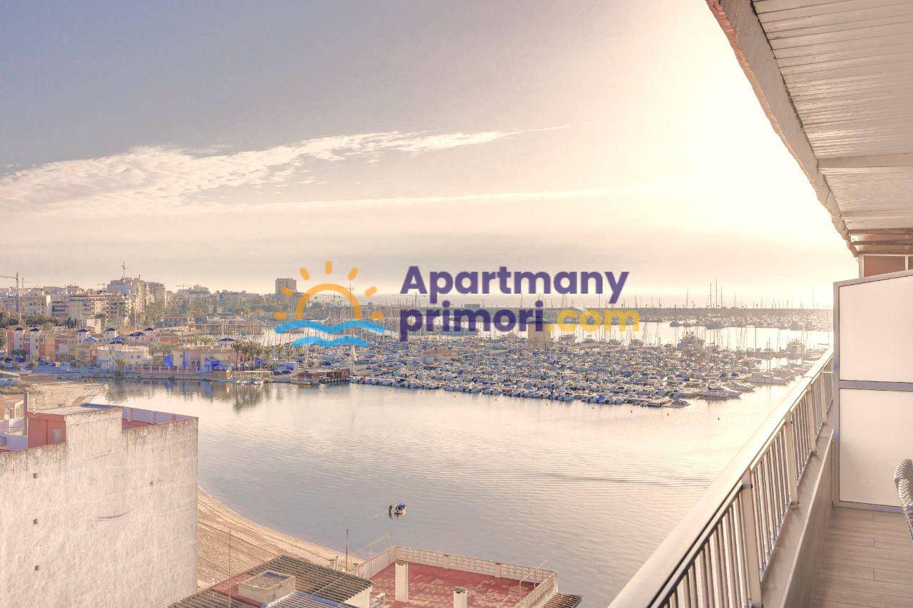 Apartmán 4+kk s balkónom a bazénom Torrevieja-Playa del Acequion, Španielsko