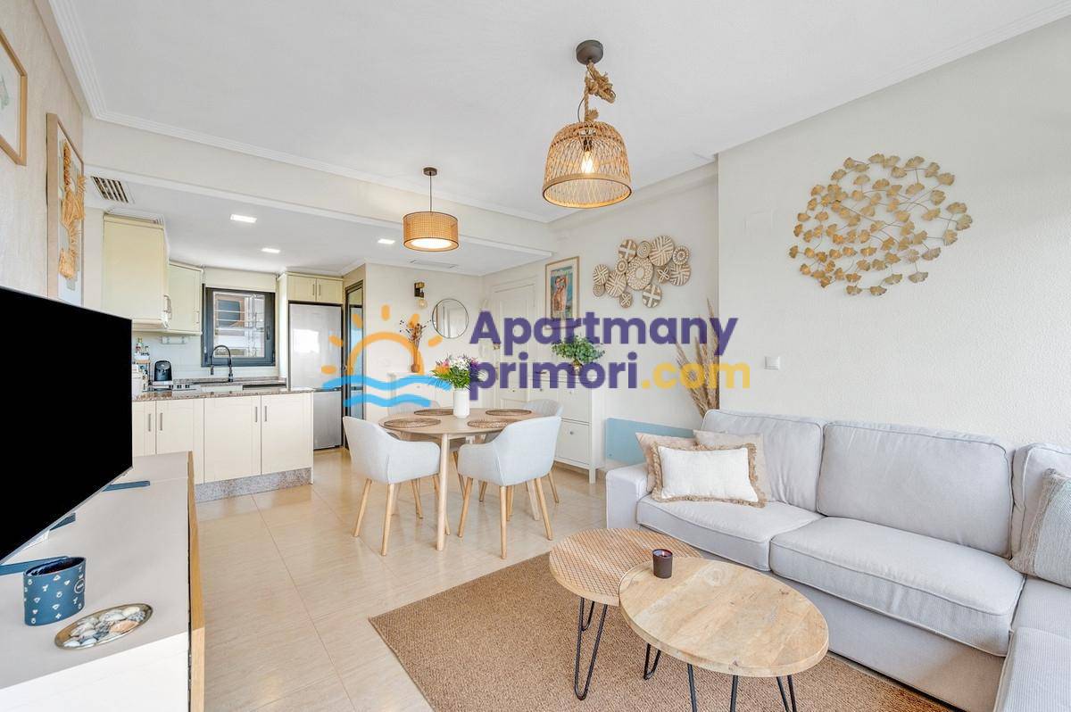 Apartmán 3+kk s terasou a bazénom Guardamar del Segura-Španielsko