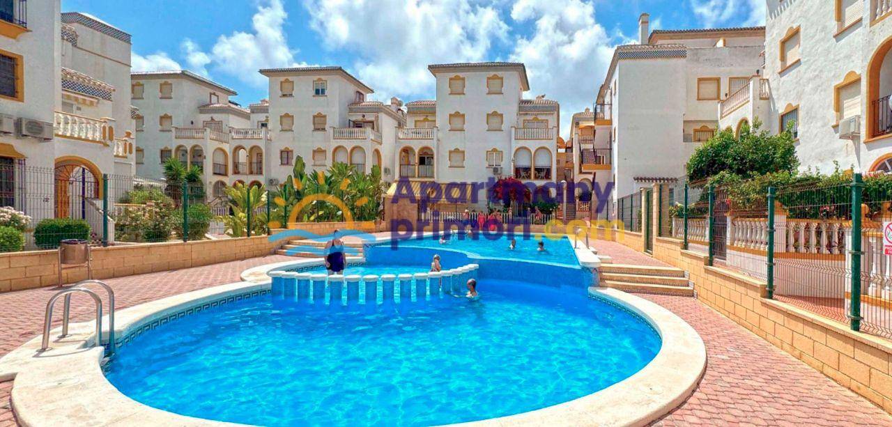 Dom 4+kk s bazénom a terasou Torrevieja-La Mata, Španielsko
